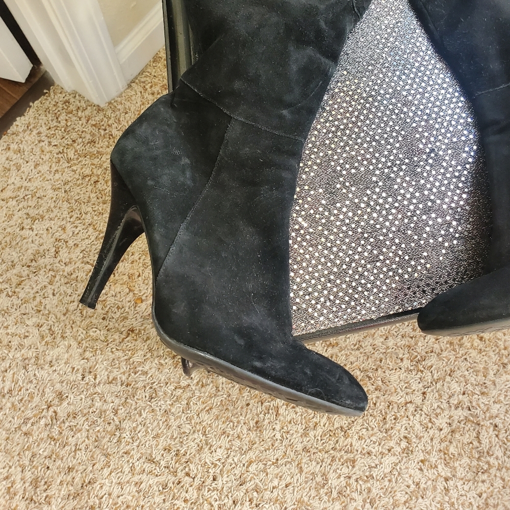 Mid calf 9.5M Guess suede boots